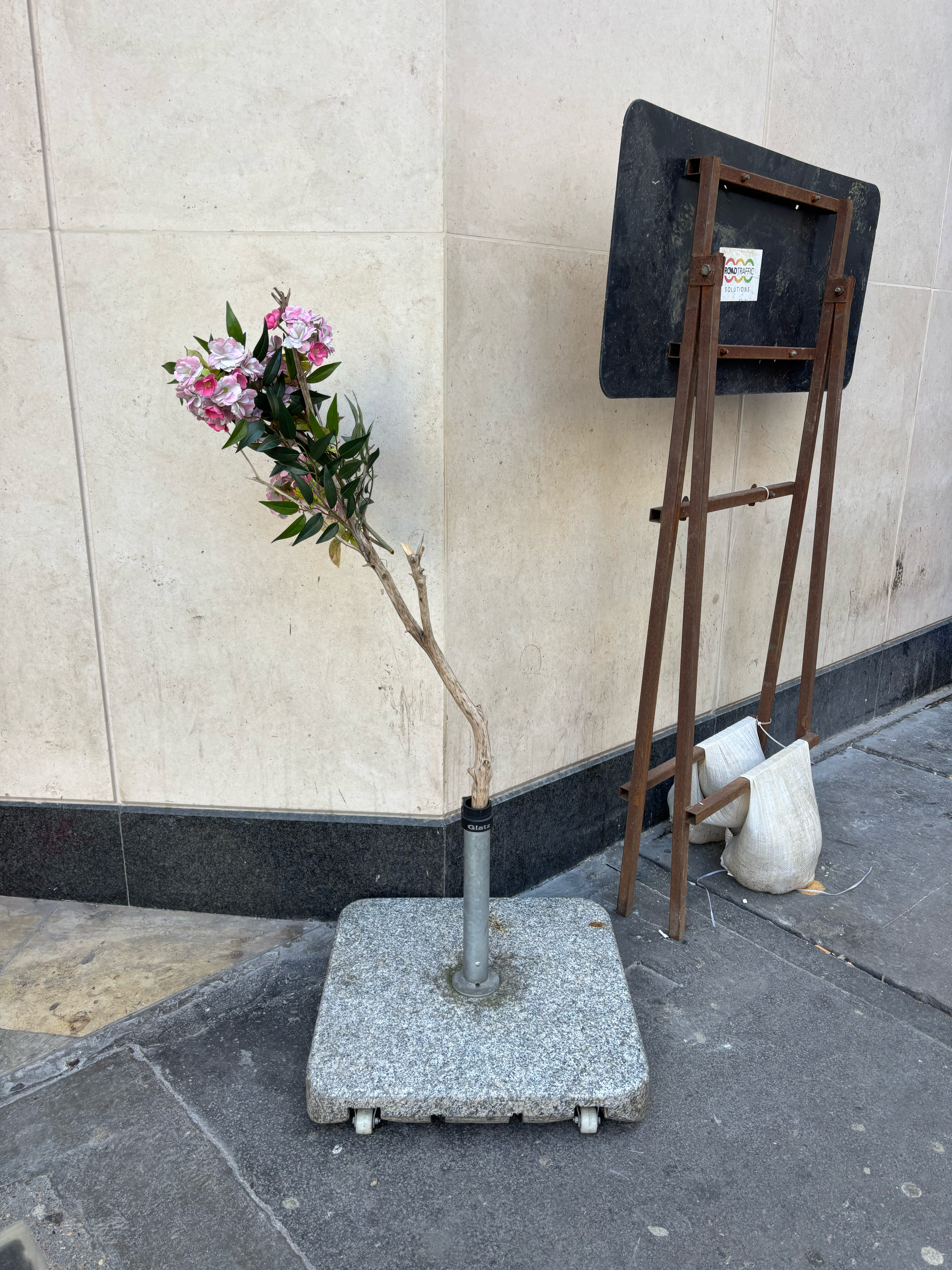 base_with_rose_next_to_a_sign_with_rusty_frame_within_a_naturalstone-like_context.png